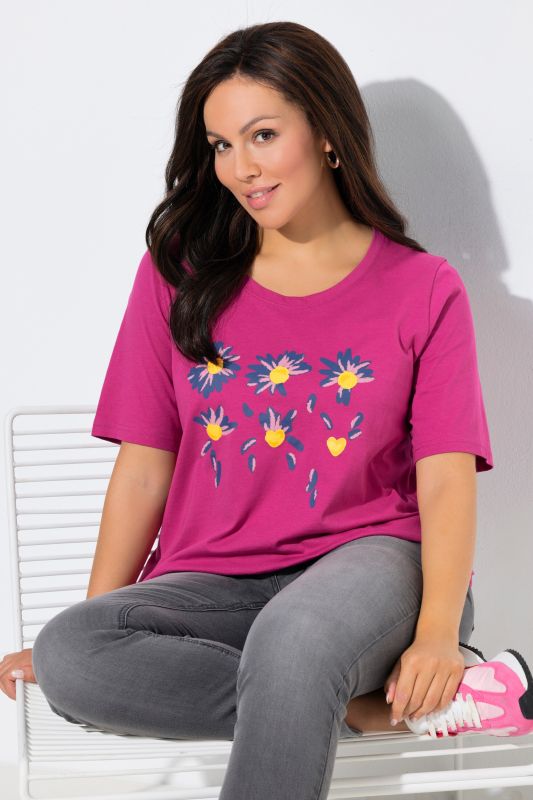 Loves Me Graphic Tee