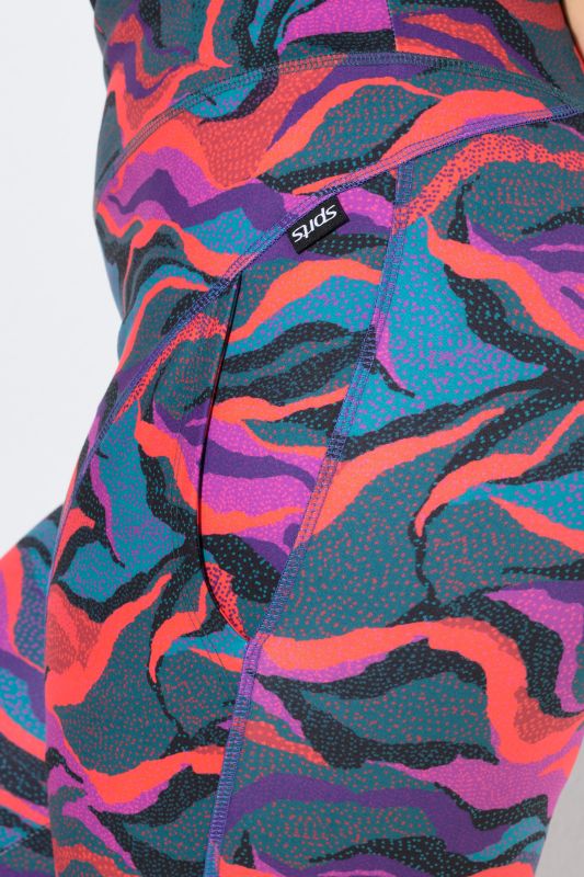 Клин с цветен камуфлажен принт