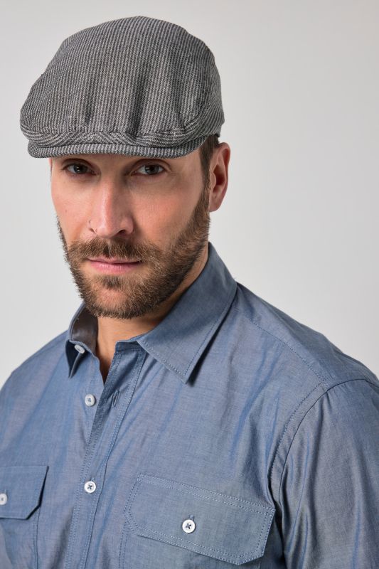 Шапка с козирка