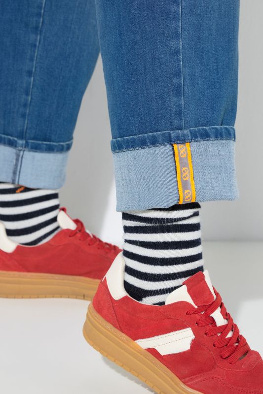 Дънки с декоративни маншети