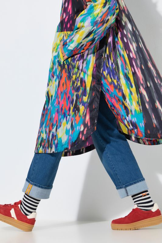 Дъждобран с абстрактен принт