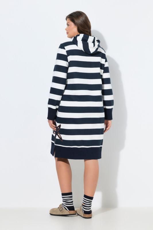 Рокля с хоризонтални райета