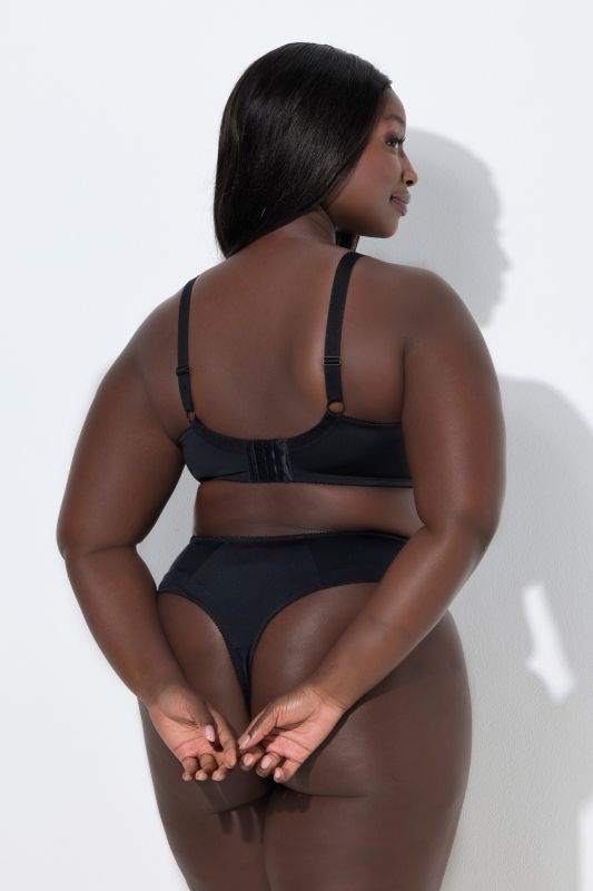 Сутиен с банели и дантелени акценти