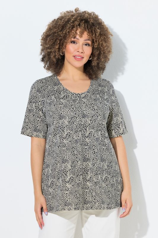 Giraffe Print Short Sleeve Tee