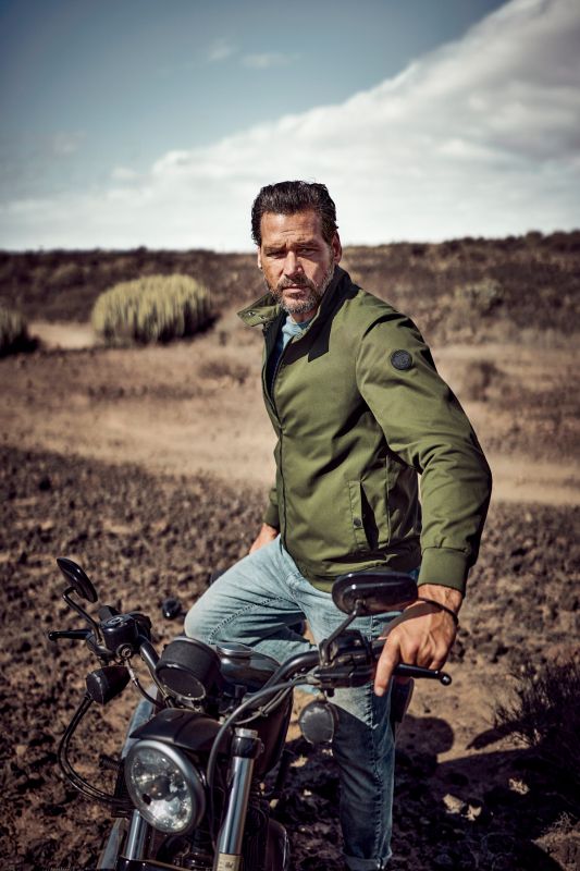 Яке с бомбър кройка