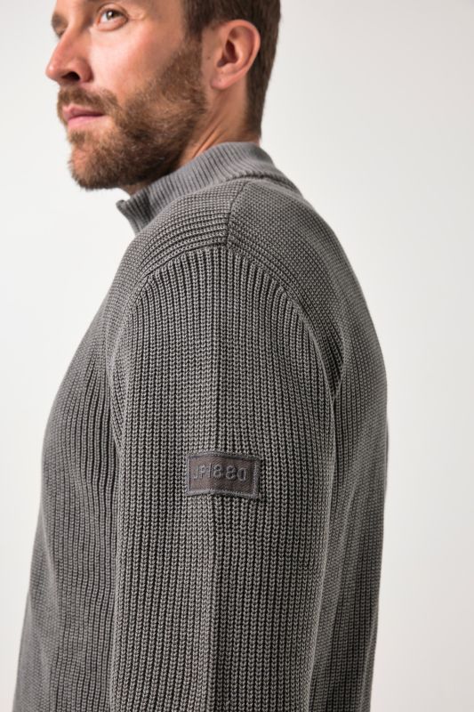 Жилетка с права яка