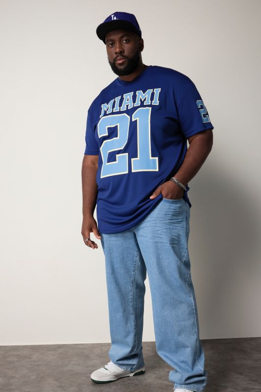 Тениска STHUGE с надпис