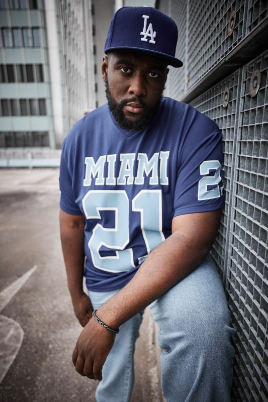 Тениска STHUGE с надпис