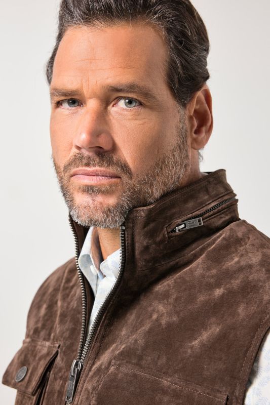 Елек кожен с джобове