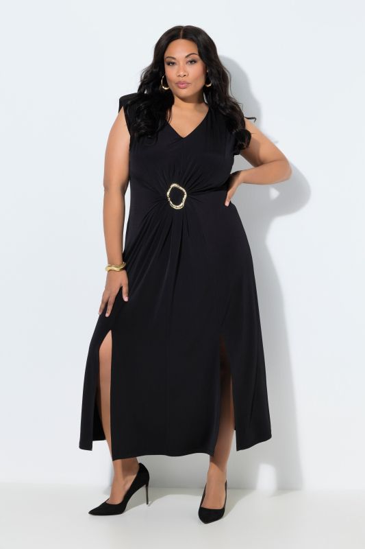 Рокля с метална катарама на талията