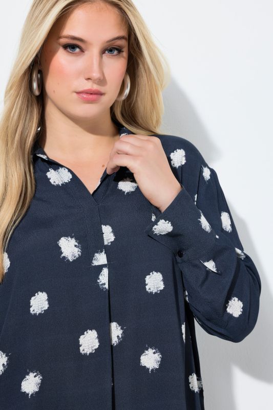 Блуза с абстрактни точки