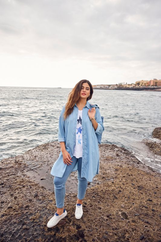 Тениска с принт на морски звезди