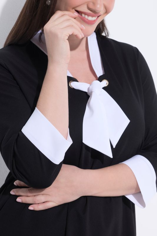 Блуза с връзка на деколтето