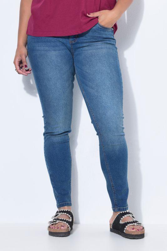 Дънки с тесен силует