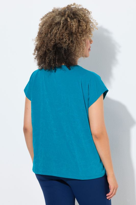 Тениска с модерна визия