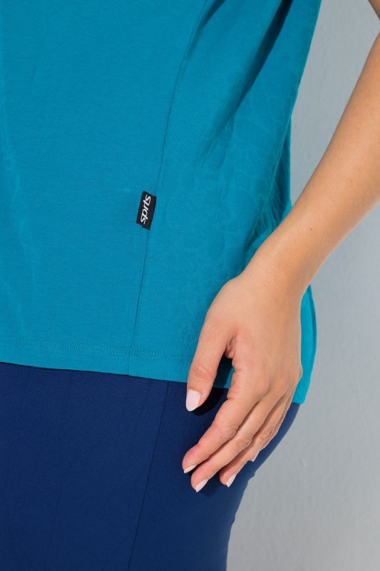 Тениска с модерна визия