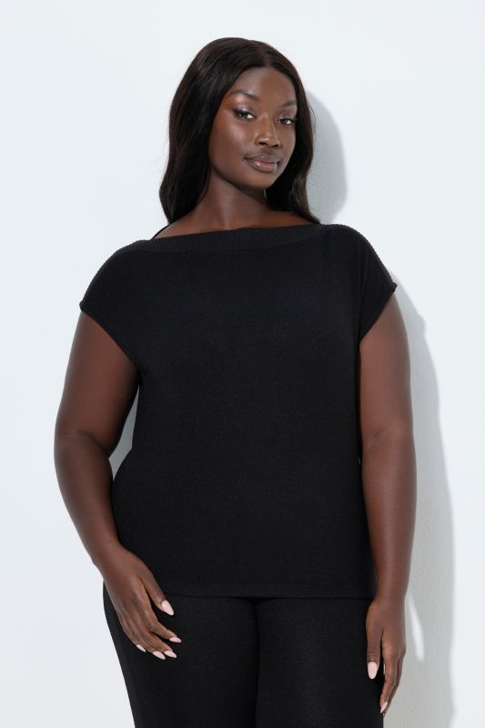 Тениска с деколте тип лодка