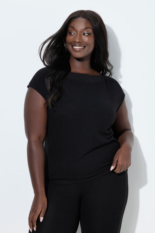 Тениска с деколте тип лодка