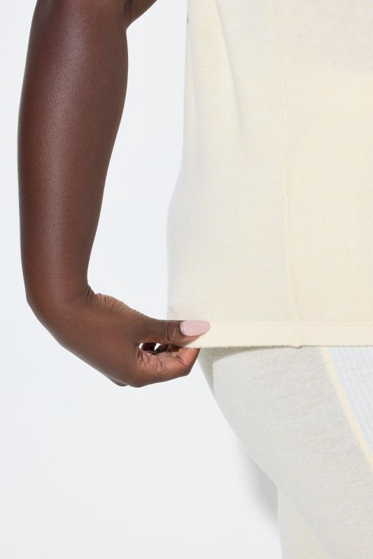 Тениска с деколте тип лодка