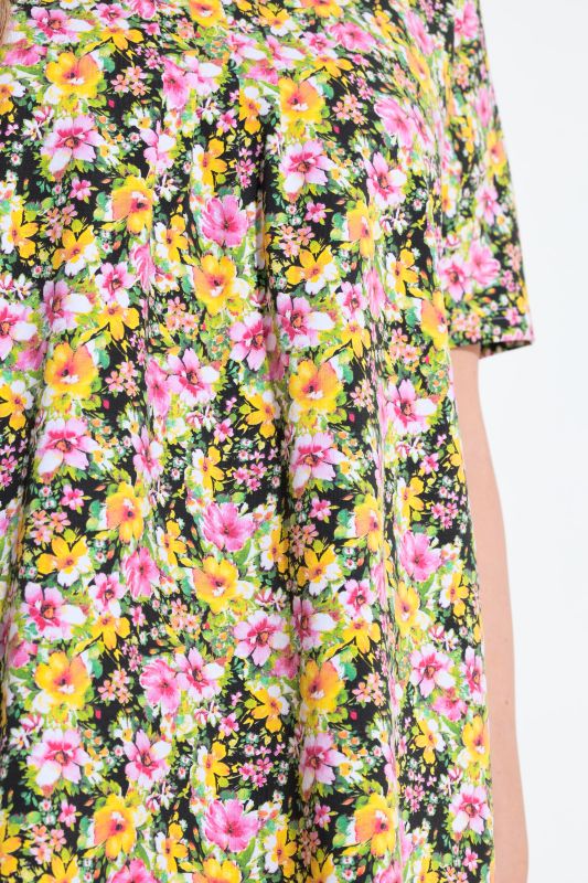 Тениска с пролетни цветя