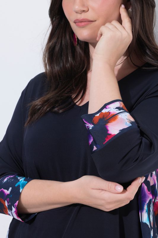 Блуза с цветен принт на подгъва