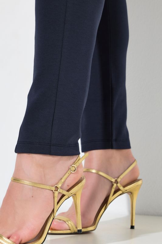 Клин с плисирана талия