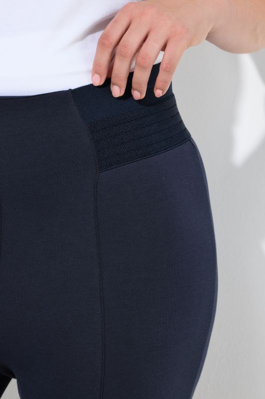 Клин с плисирана талия