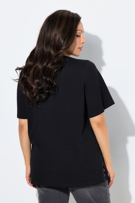 Тениска с бродерия и надпис