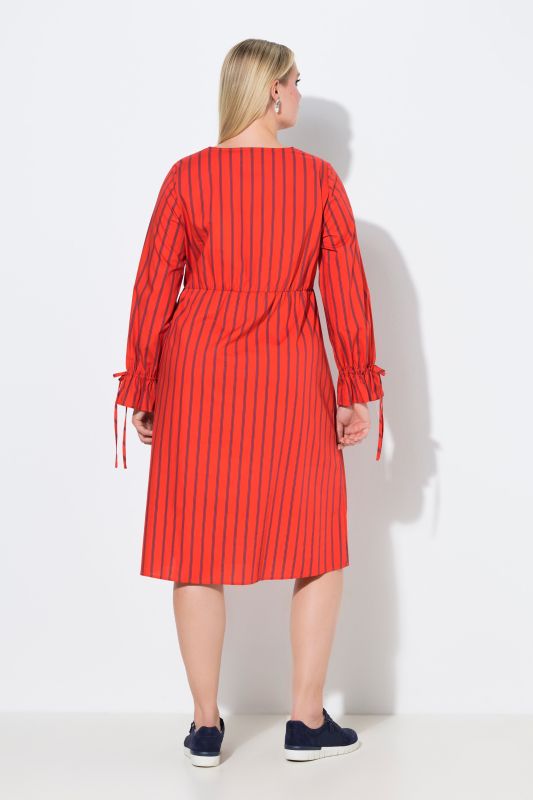 Рокля с райета и връзки