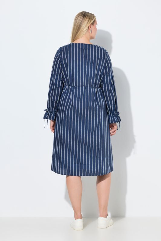 Рокля с райета и връзки