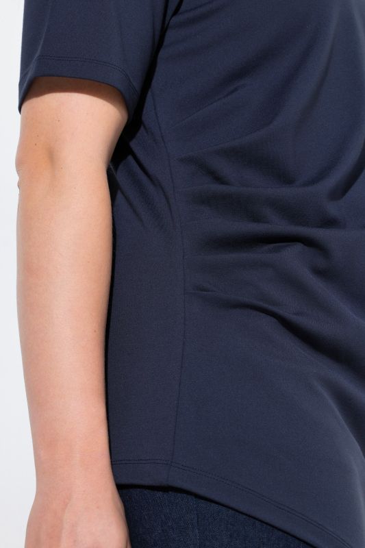 Тениска с асиметричен подгъв