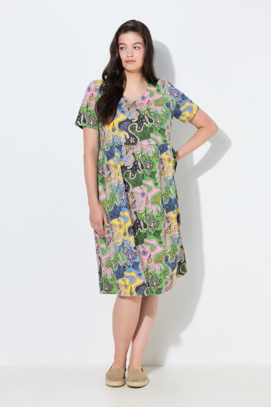 Рокля с вълнообразен цветен принт