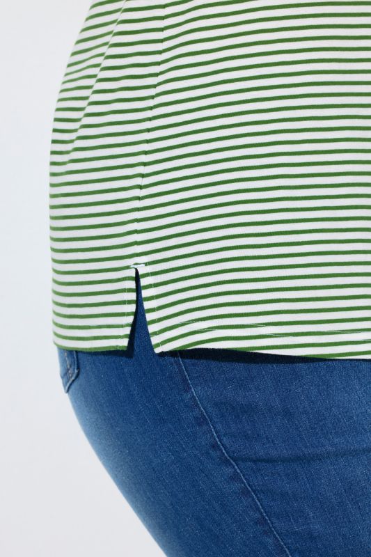 Тениска с райета и къси ръкави