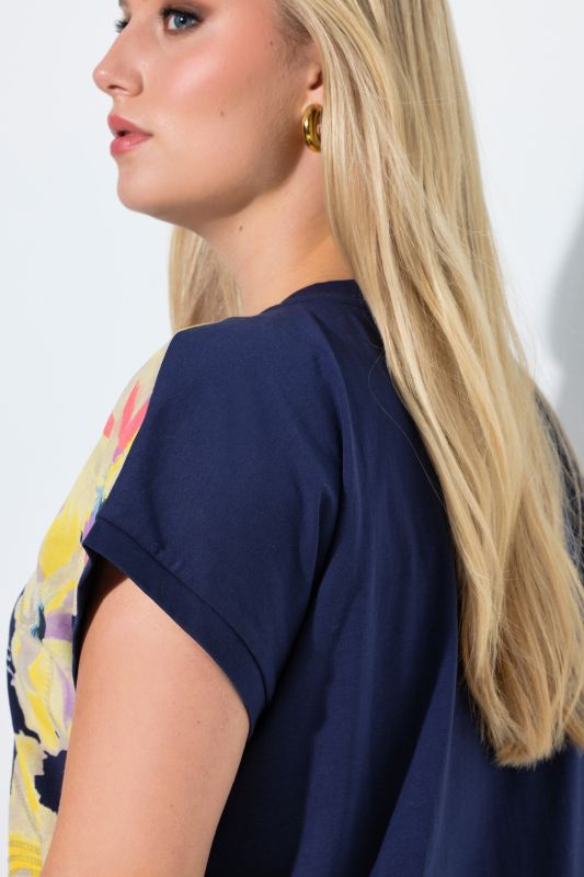 Тениска с акварелни цветя и пайети