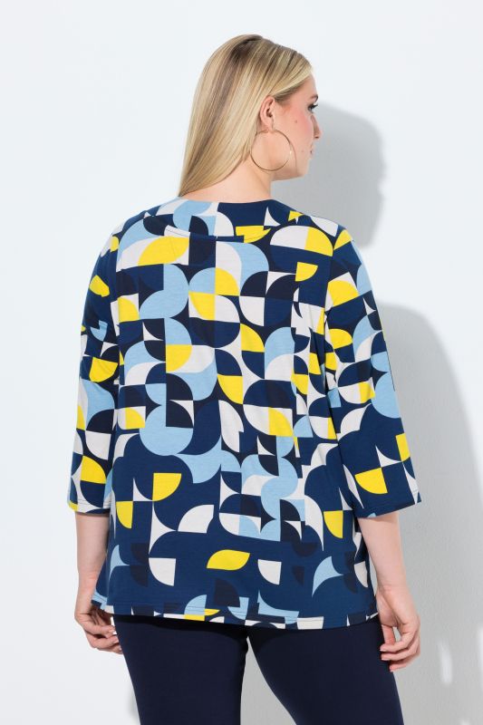 Тениска с геометрични мотиви