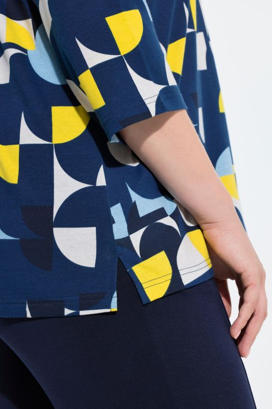 Тениска с геометрични мотиви