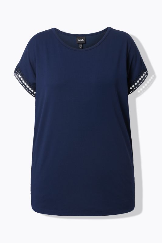 Тениска с бродерия на ръкавите