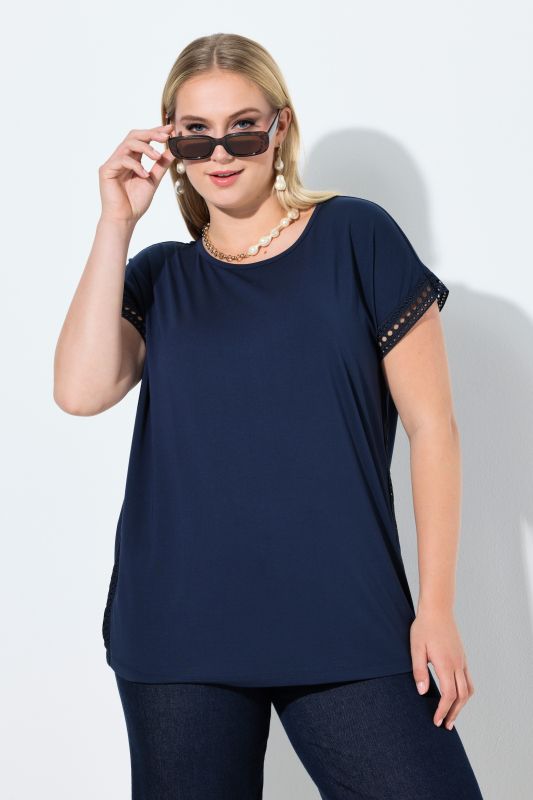 Тениска с бродерия на ръкавите