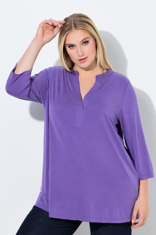 Тениска с цепка на деколтето