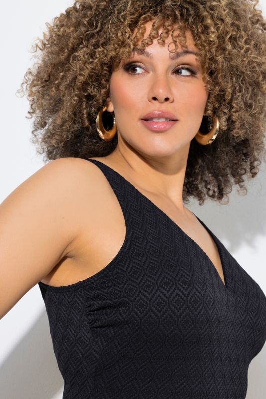 Бански с геометрични мотиви