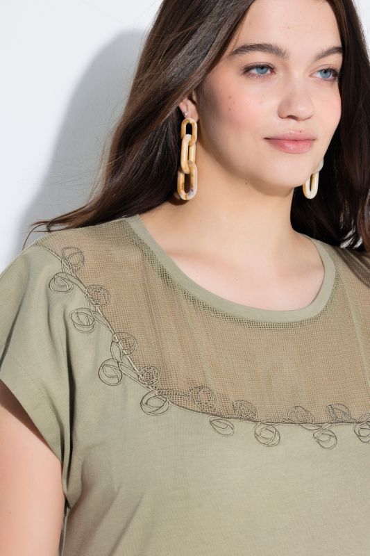 Тениска с мрежесто деколте