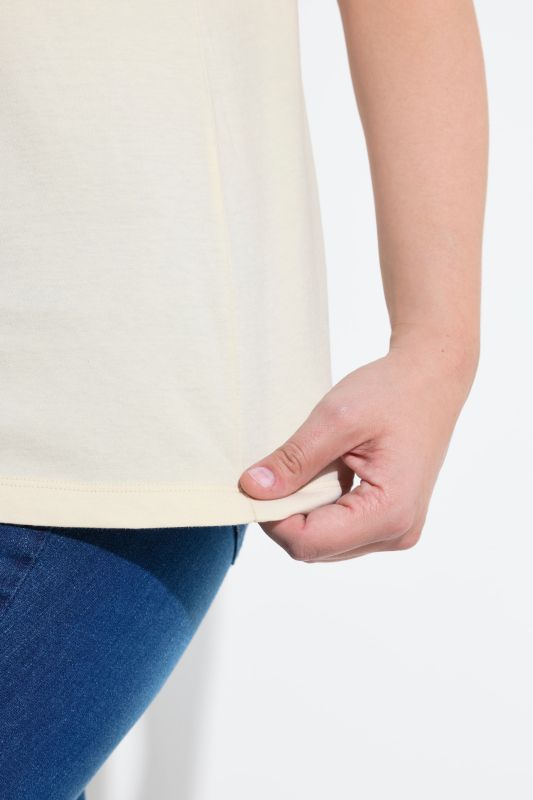 Тениска с мънистени плодове