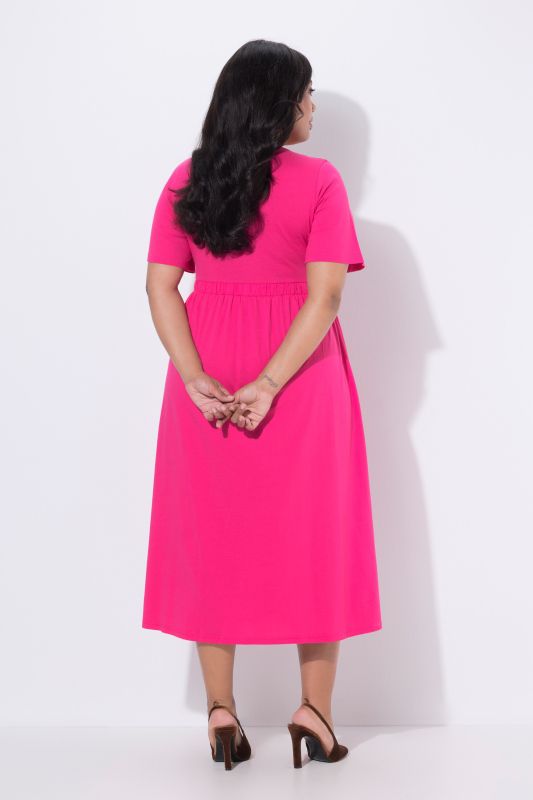 Рокля с разкроени ръкави