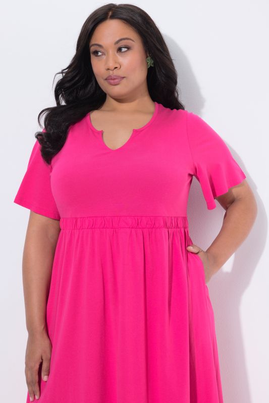 Рокля с разкроени ръкави