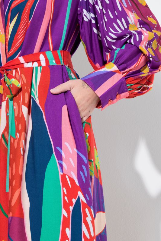 Рокля с разнообразен принт