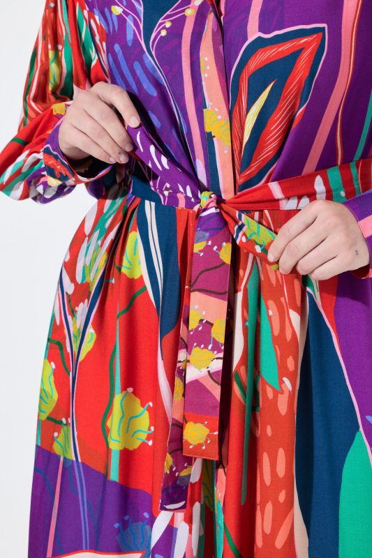 Рокля с разнообразен принт