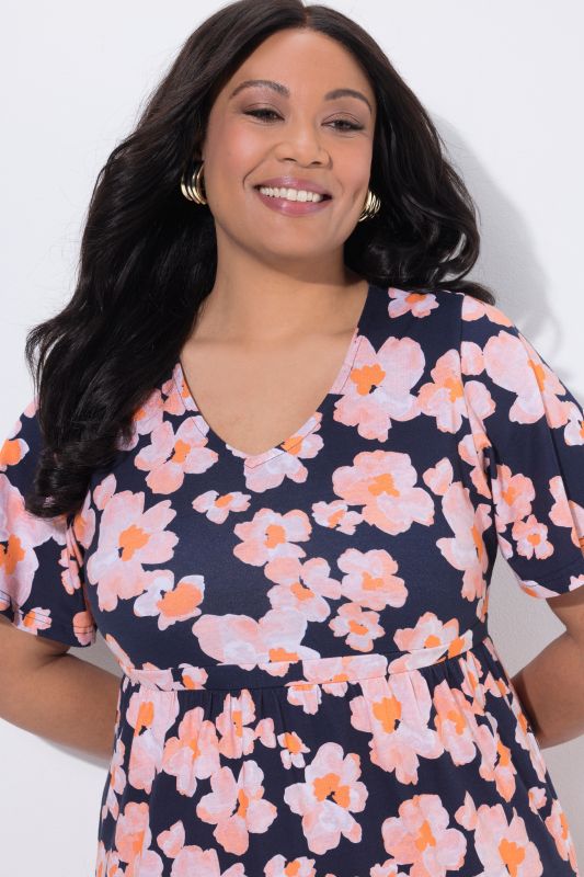 Рокля с принт и волани