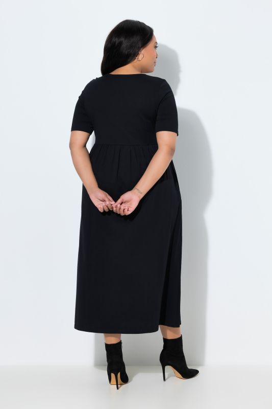 Рокля в черно