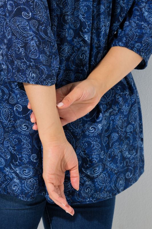 Блуза с декоративен ластик на гърдите