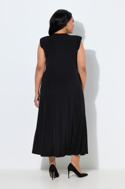 Рокля с метална катарама на талията